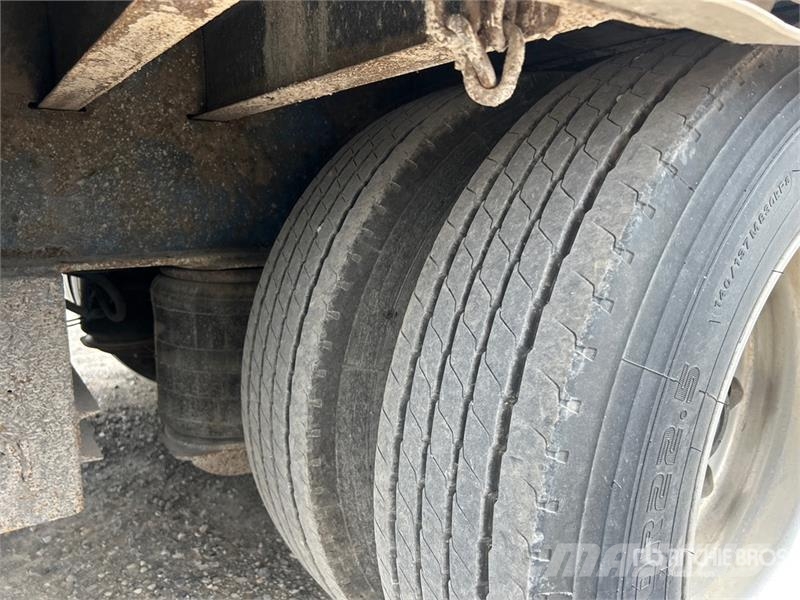 Trail King 48 ft T/A Lowboy Curtain Side Trailer Caja de lona