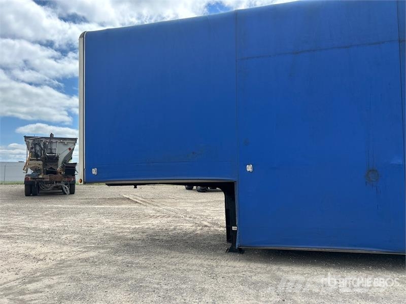 Trail King 48 ft T/A Lowboy Curtain Side Trailer Caja de lona