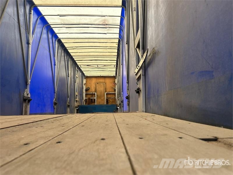 Trail King 48 ft T/A Lowboy Curtain Side Trailer Caja de lona