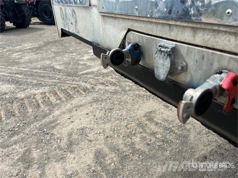 Trail King 48 ft T/A Lowboy Curtain Side Trailer Caja de lona