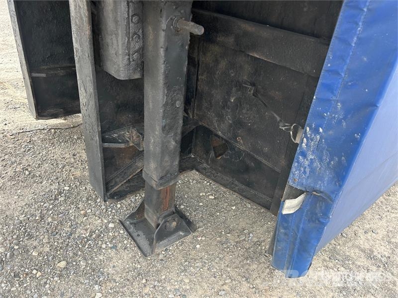 Trail King 48 ft T/A Lowboy Curtain Side Trailer Caja de lona