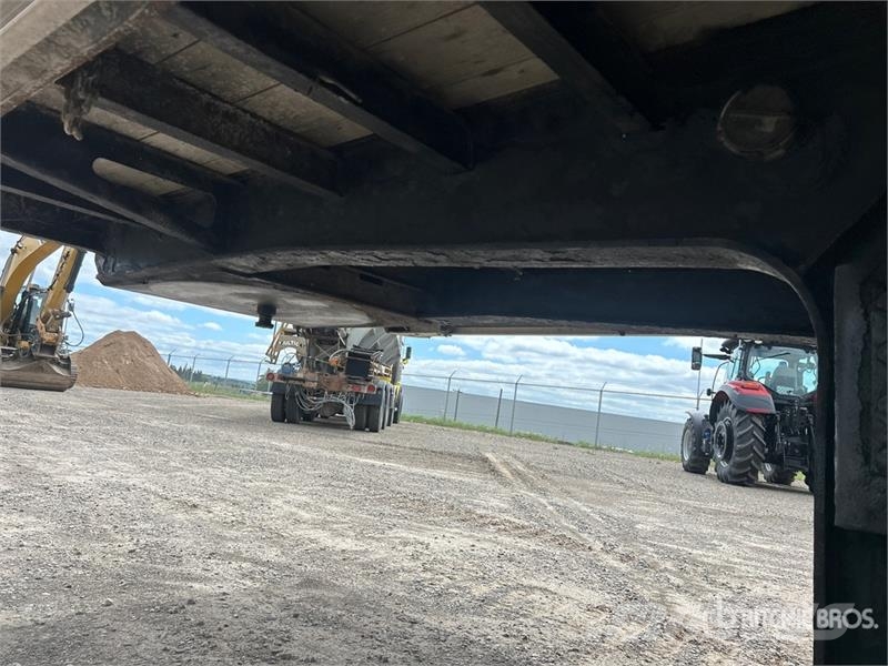 Trail King 48 ft T/A Lowboy Curtain Side Trailer Caja de lona