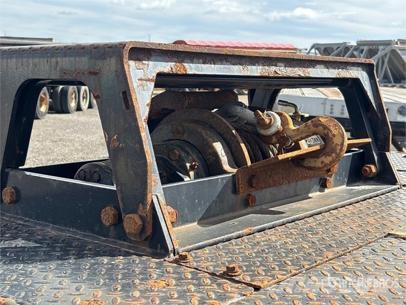 Trail King 53 ft Tri/A Hydraulic Tail Trailer Dieplader