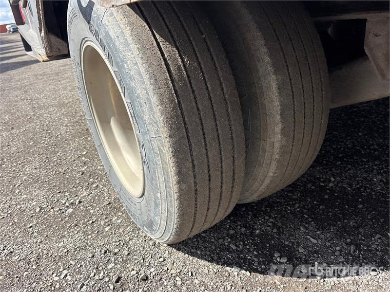 Trail King 53 ft Tri/A Hydraulic Tail Trailer Dieplader