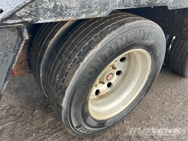 Trail King TK1 Tri/A Removable Gooseneck Lowboy Trailer Низькорамні причепи