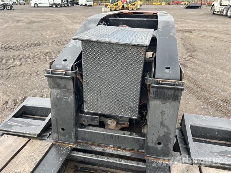 Trail King TK1 Tri/A Removable Gooseneck Lowboy Trailer Низькорамні причепи
