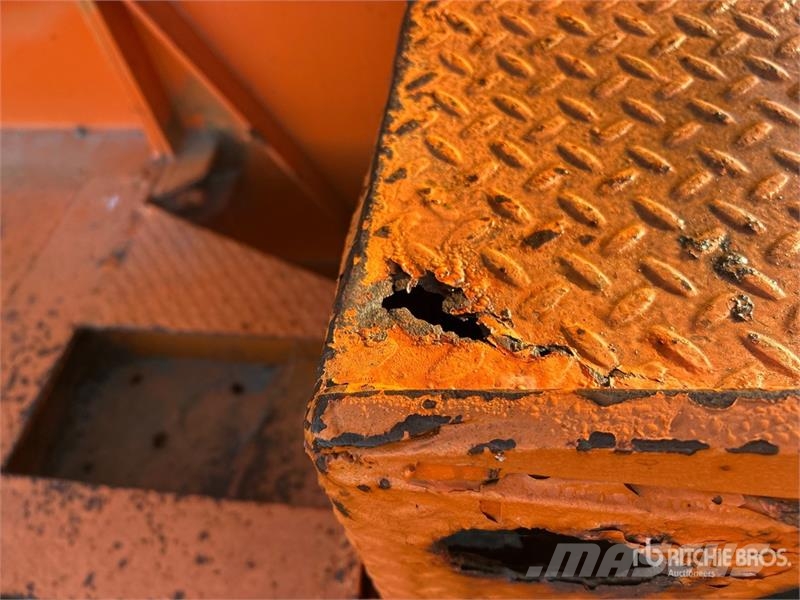 Trail King TK100HDG Tri/A Lowboy Trailer Nizki nakladalci