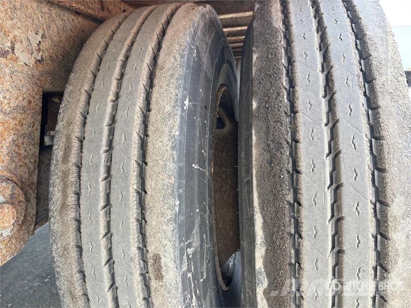 Trailmobile 48 ft x 102 in T/A Van Trailer مقطورات ذات هيكل صندوقي