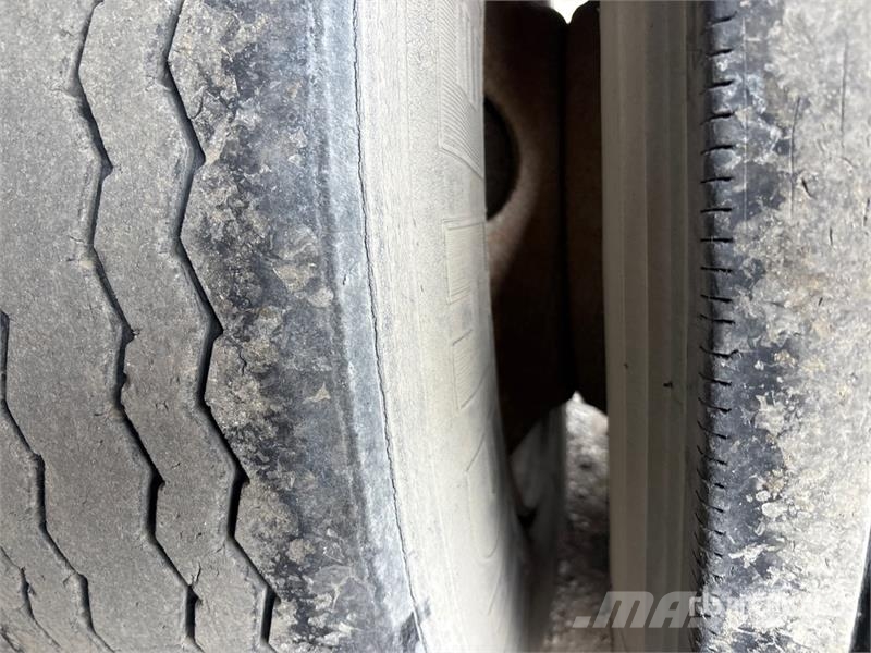 Trailmobile 53 ft x 102 in T/A Van Trailer Причепи-фургони