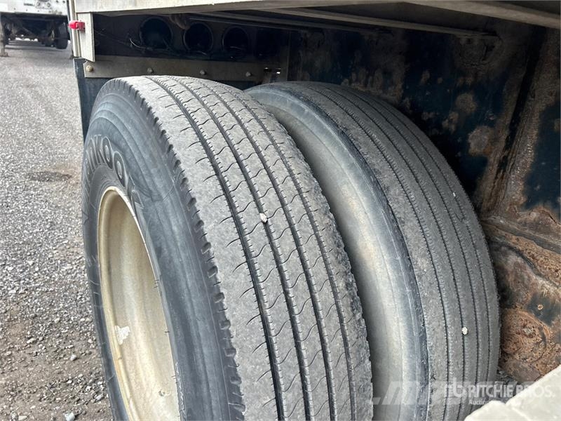 Transcraft 48 ft T/A Spread Axle Flatbed Trailer Anhænger med lad/Flatbed