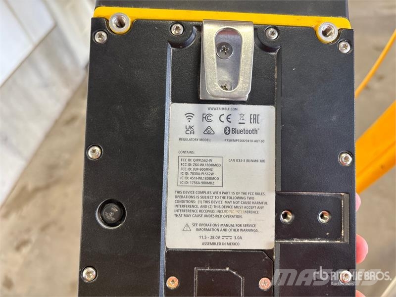 Trimble R750 Grade Control GNSS Receiver مكونات أخرى