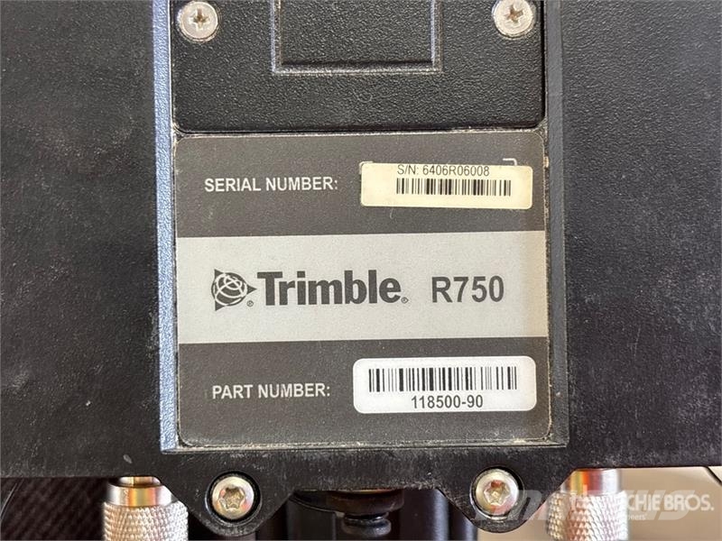 Trimble R750 Grade Control GNSS Receiver مكونات أخرى
