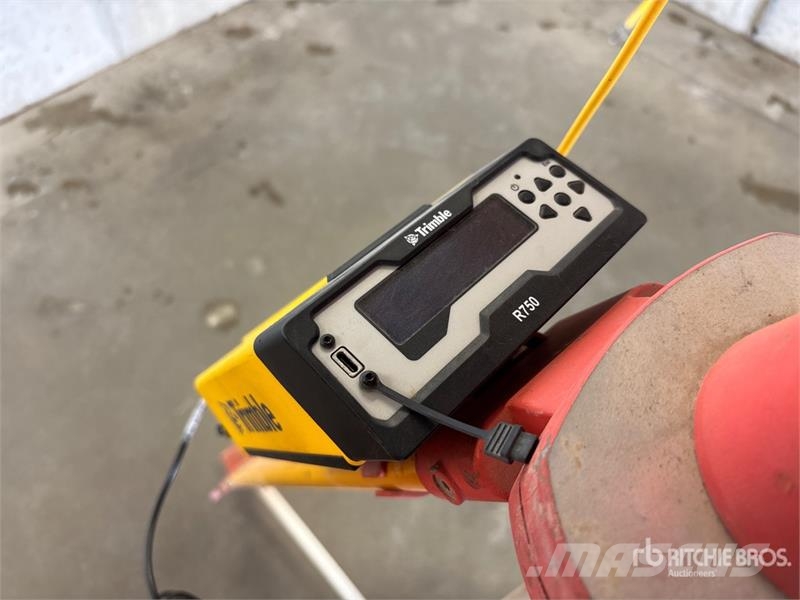 Trimble R750 Grade Control GNSS Receiver مكونات أخرى