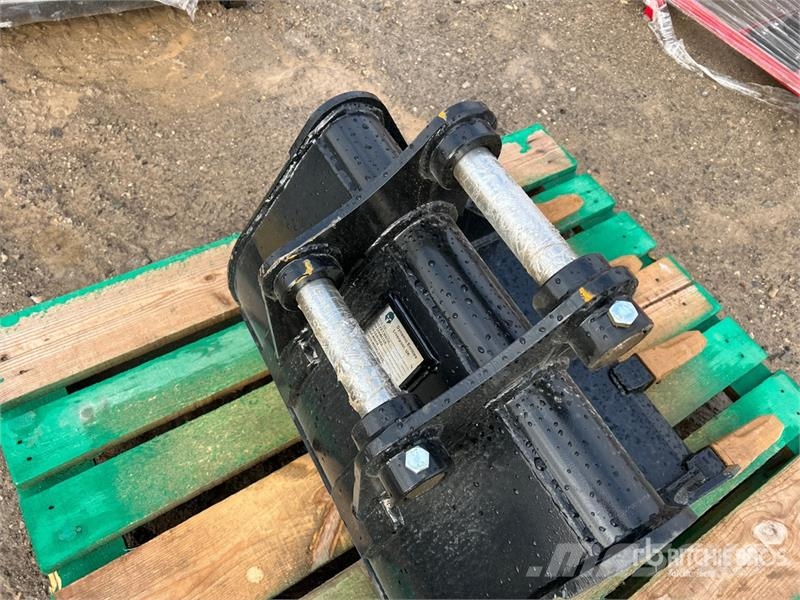 Trojan 35CL 23 in Q/C Digging Excavator Bucket - Fits Cat Benne