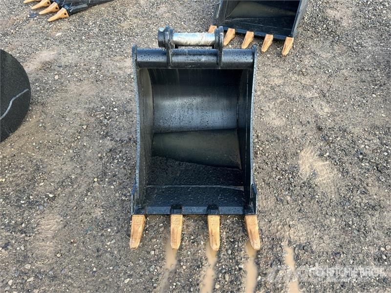 Trojan 35CL 24 in Digging Excavator Bucket - Fits Cat 303 Benne