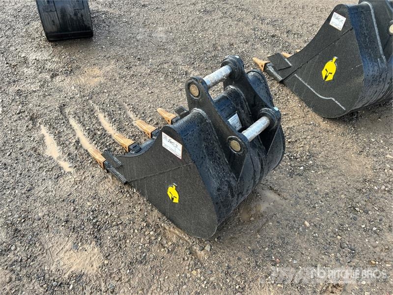 Trojan 35CL 24 in Digging Excavator Bucket - Fits Cat 303 Benne