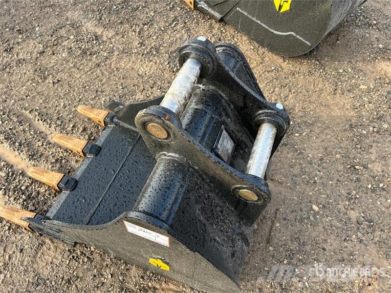 Trojan 35CL 24 in Digging Excavator Bucket - Fits Cat 303 Benne