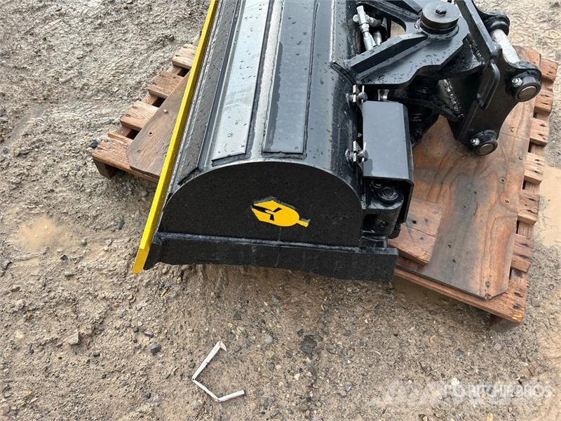 Trojan 35CL 42 in Tilting Excavator Bucket - Fits Cat 303 Benne