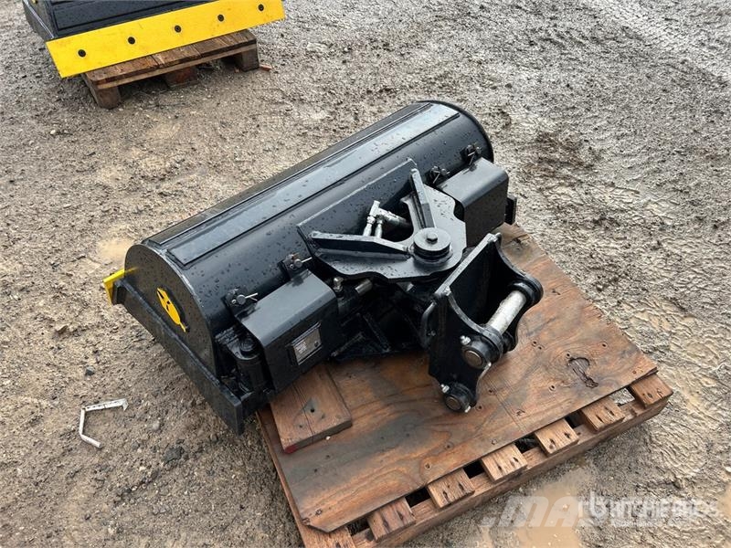 Trojan 35CL 42 in Tilting Excavator Bucket - Fits Cat 303 Benne