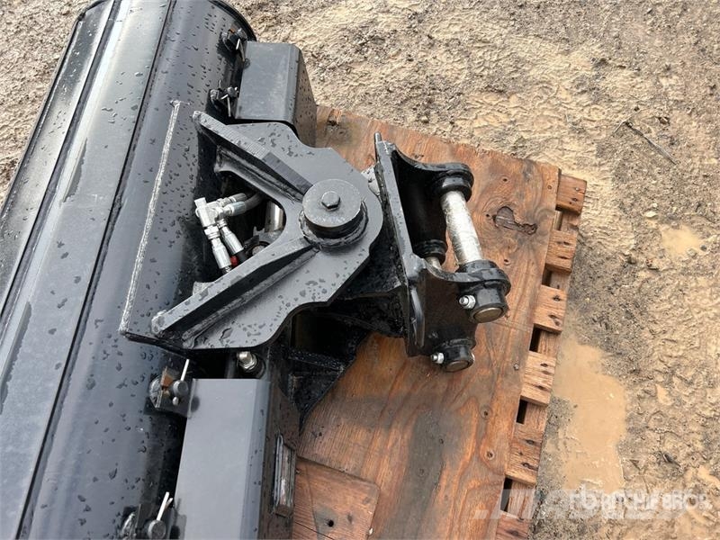 Trojan 35CL 42 in Tilting Excavator Bucket - Fits Cat 303 Benne