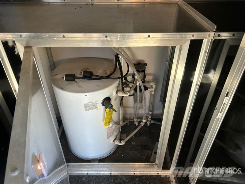 United URS 38 ft Tri/A Gooseneck Insulated Enclosed Trail Prikolice zabojniki