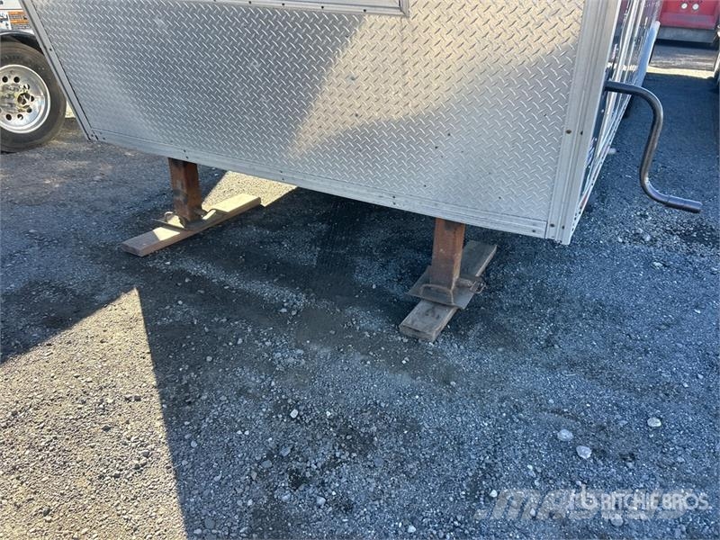 United URS 38 ft Tri/A Gooseneck Insulated Enclosed Trail Prikolice zabojniki