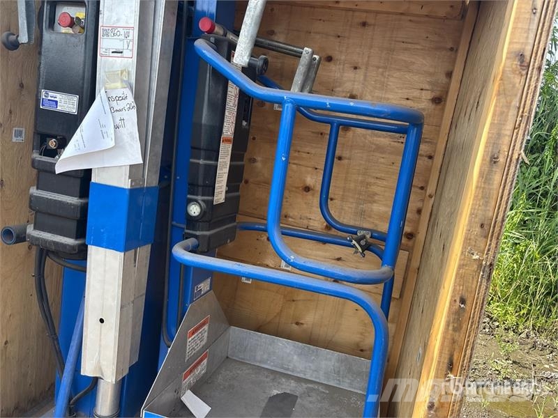 UpRight U25 A/C Vertical Mast Lift 垂直昇降型リフト