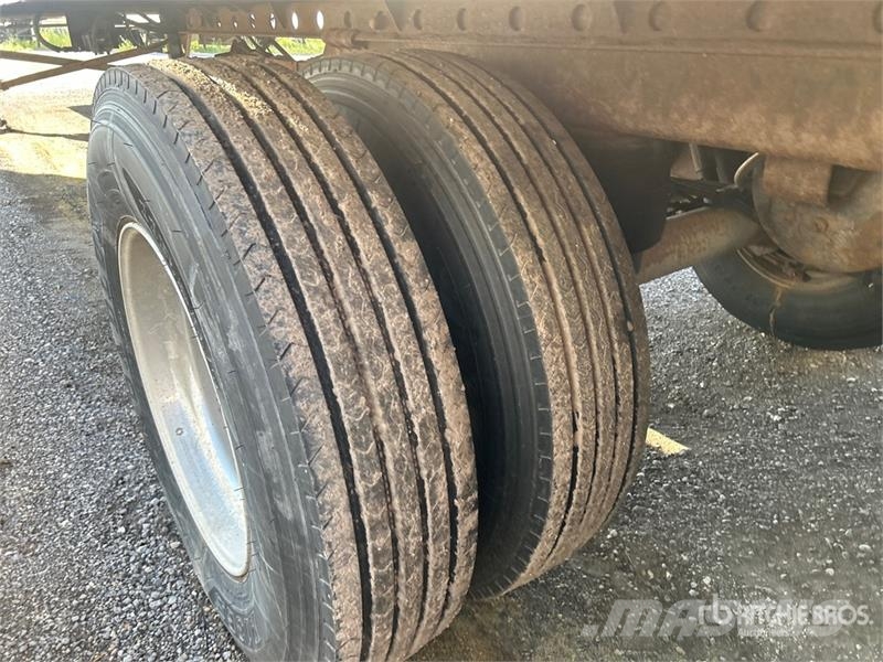 Utility 4000D-X Gesloten opbouw trailers