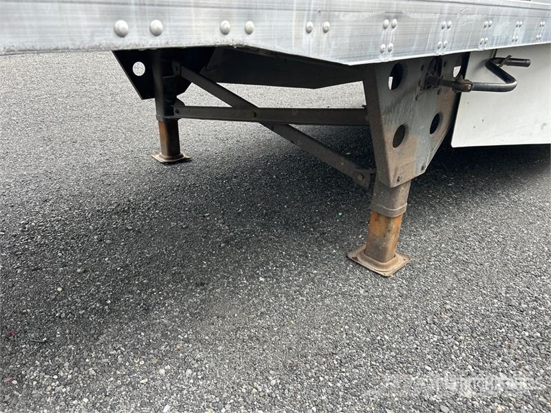 Utility 4000D-X Box Trailers