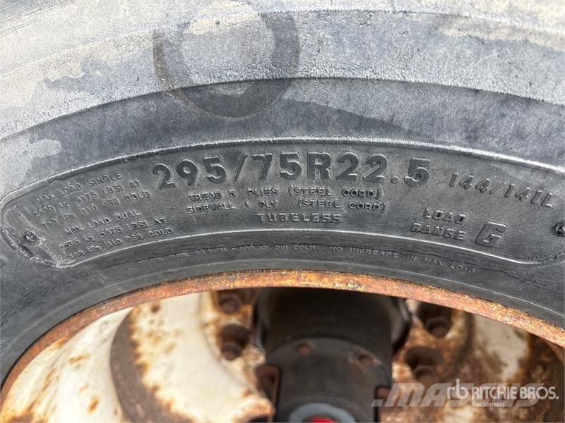 Utility 4000D-X Prikolice zabojniki