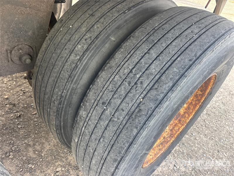 Utility 4000D-X Kapali kasa treylerler