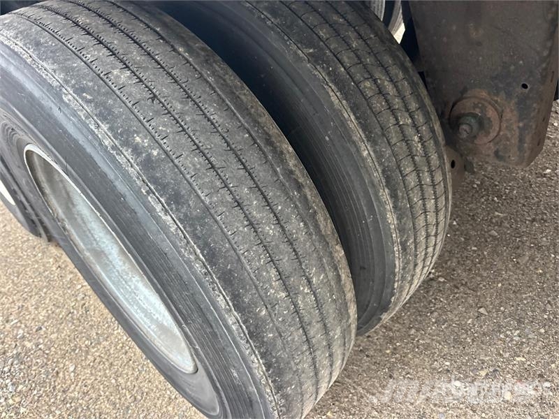 Utility 53 ft x 102 in T/A Van Trailer مقطورات ذات هيكل صندوقي
