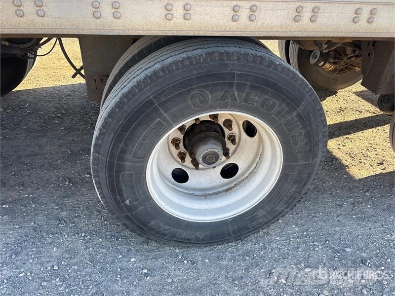 Utility 53 ft x 102 in Tri/A Van Trailer Skappåbygg