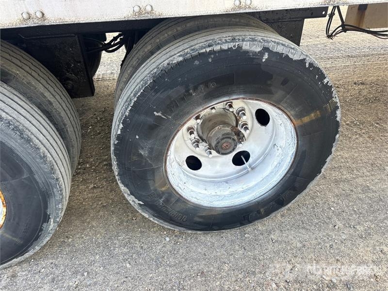Utility 53 ft x 102 in T/A Van Trailer Skappåbygg