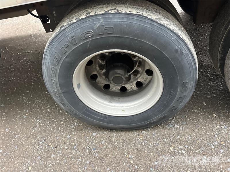 Utility 53 ft x 102 in T/A Van Trailer Skappåbygg