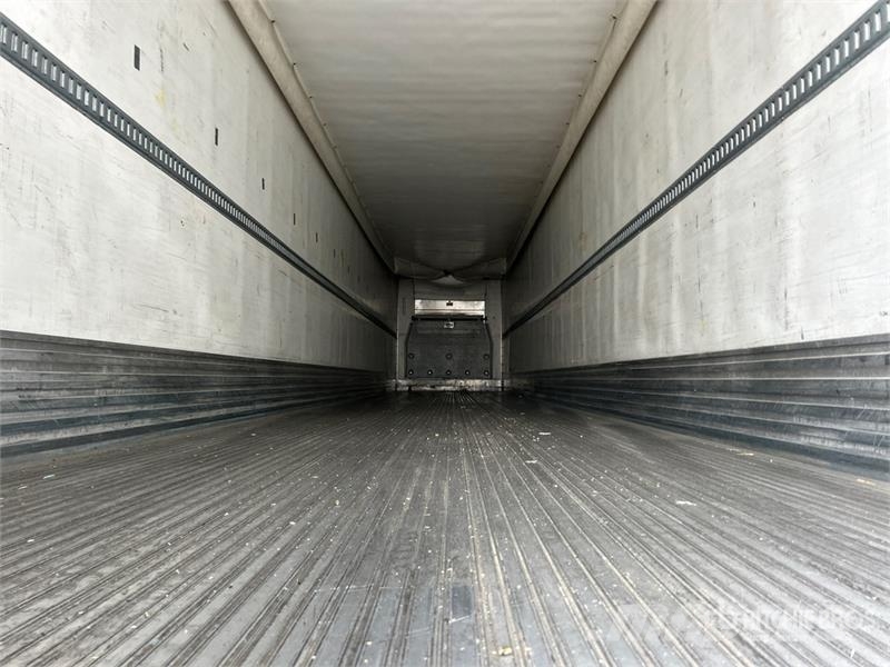 Utility 53 ft x 102 in T/A Refrigerated Trailer نصف مقطورات بدرجة حرارة قابلة للضبط