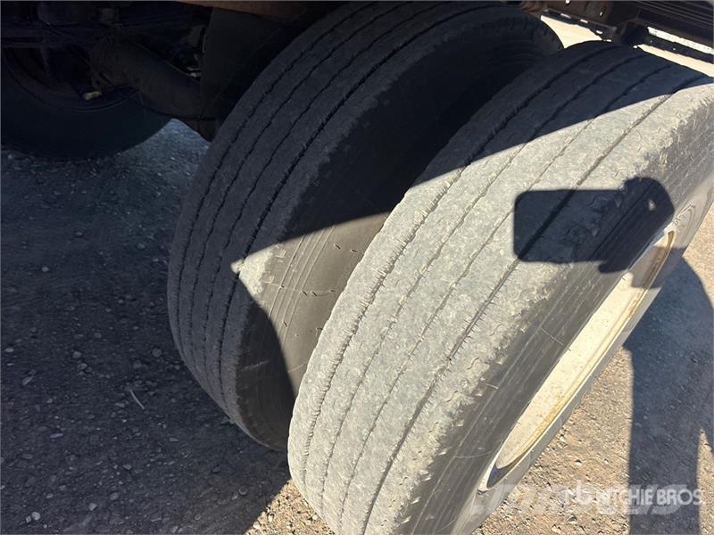 Utility 53 ft x 102 in Tri/A Van Trailer Skappåbygg
