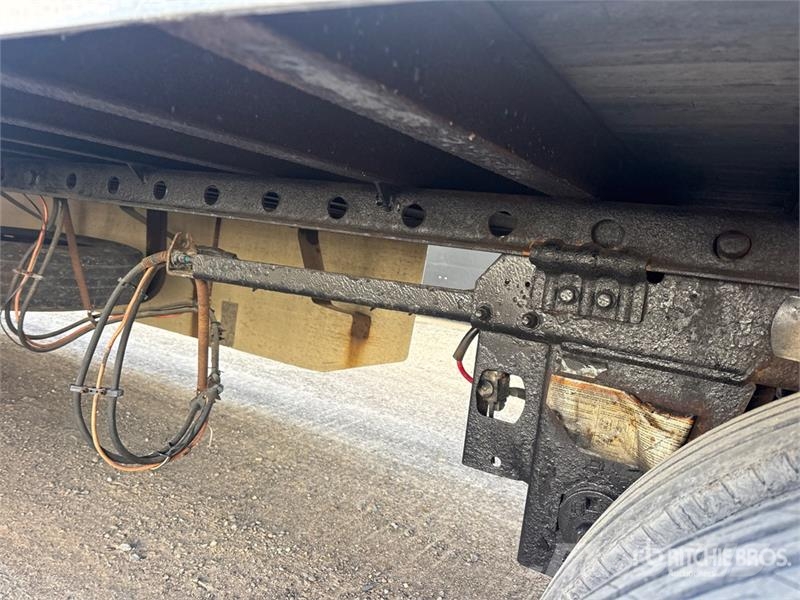 Utility 53 ft x 102 in T/A Van Trailer Skappåbygg