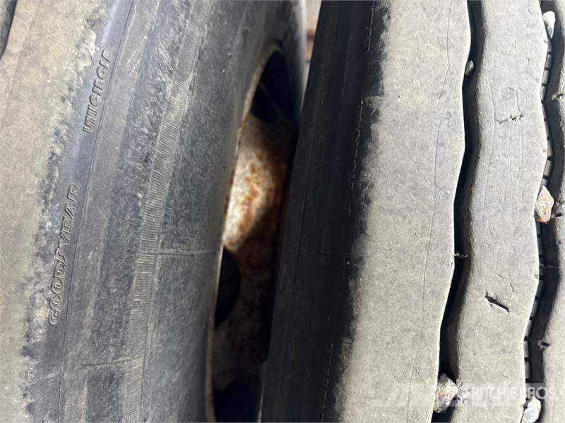 Utility 53 ft x 102 in T/A Van Trailer مقطورات ذات هيكل صندوقي