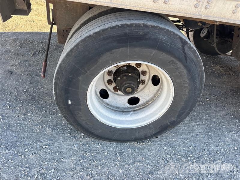 Utility 53 ft x 102 in Tri/A Van Trailer Skappåbygg