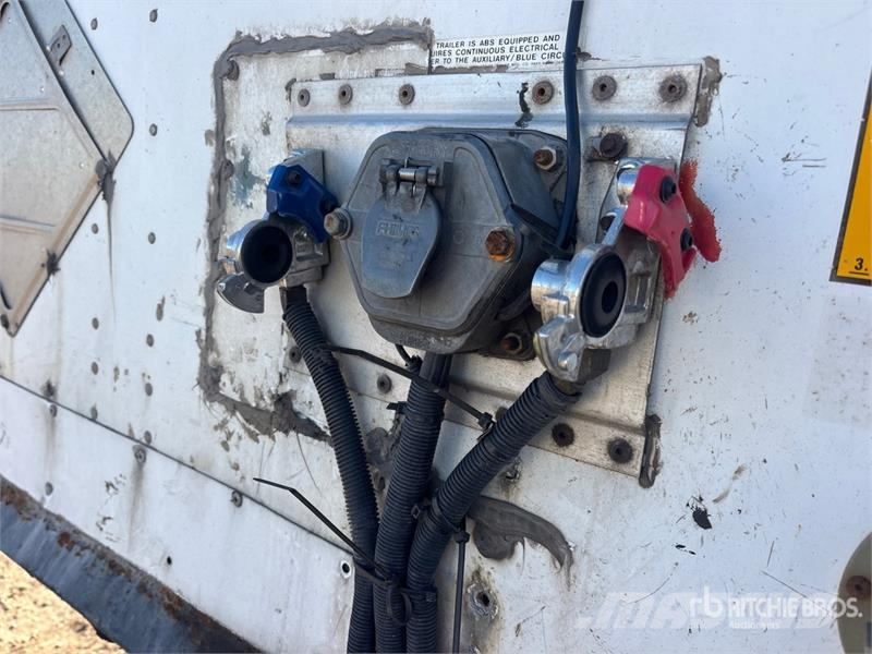 Utility 53 ft x 102 in Tri/A Van Trailer Skappåbygg