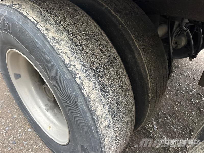 Utility 53 ft x 102 in T/A Van Trailer Skappåbygg