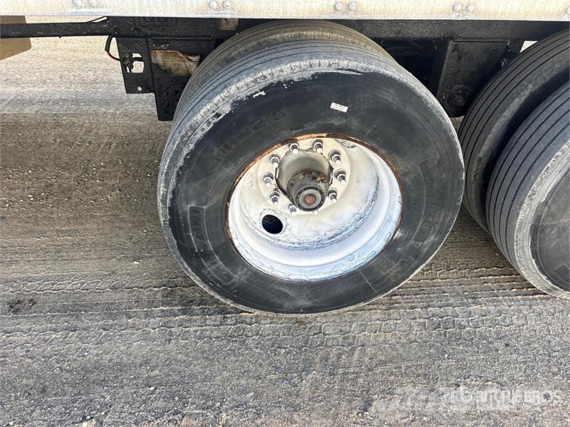 Utility 53 ft x 102 in T/A Van Trailer Skappåbygg