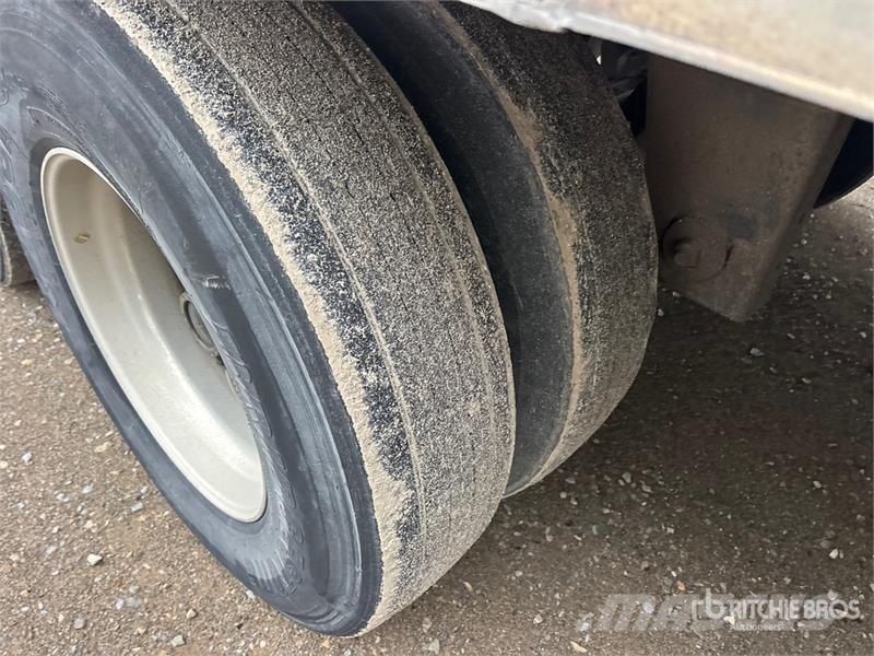 Utility 53 ft x 102 in T/A Van Trailer Skappåbygg