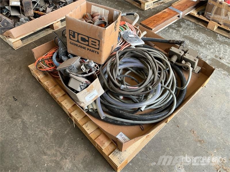Utility pump, extension cords, tail lights, hydraulic line Andere Zubehörteile