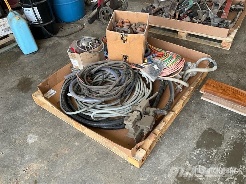 Utility pump, extension cords, tail lights, hydraulic line Andere Zubehörteile