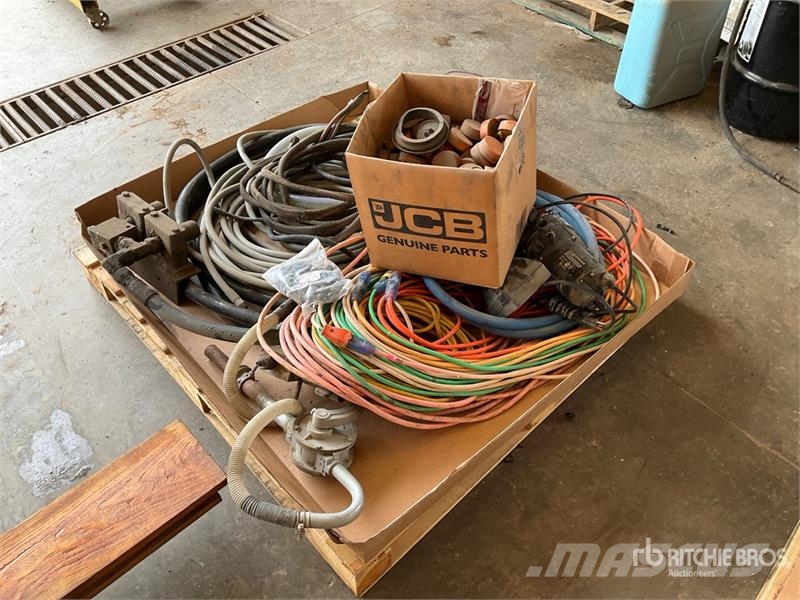 Utility pump, extension cords, tail lights, hydraulic line Andere Zubehörteile