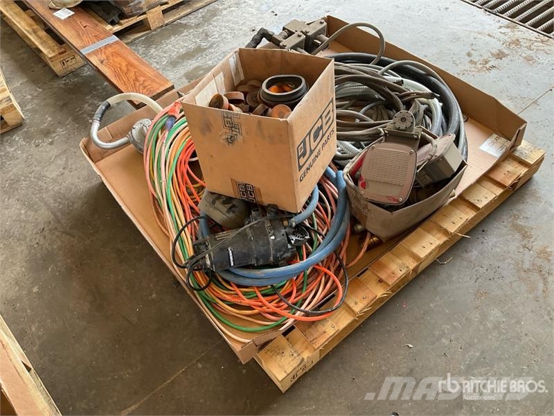 Utility pump, extension cords, tail lights, hydraulic line Andere Zubehörteile