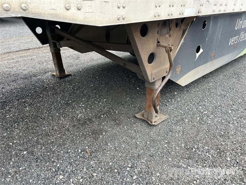 Utility VS3DX 53 ft x 102 in Tri/A Heated Van Trailer Furgons