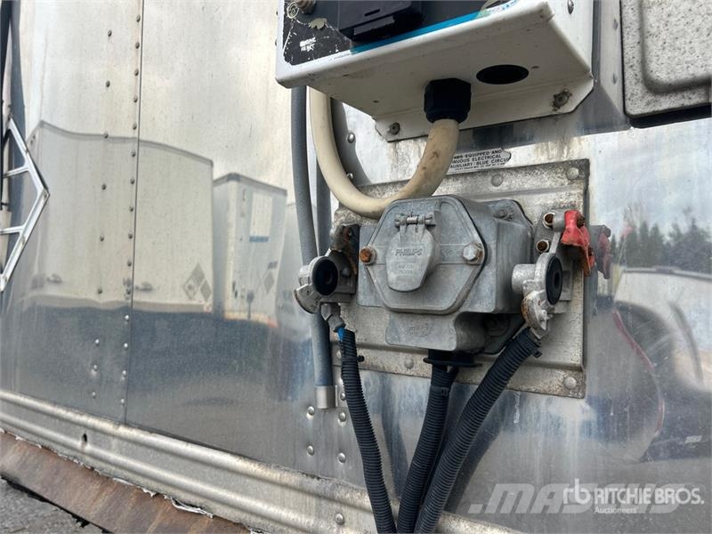 Utility VS3DX 53 ft x 102 in Tri/A Heated Van Trailer Furgons